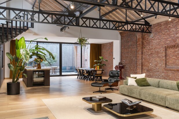 Uniek Loftgebouw met loods op 635 m² – Volledig Gerenoveerd