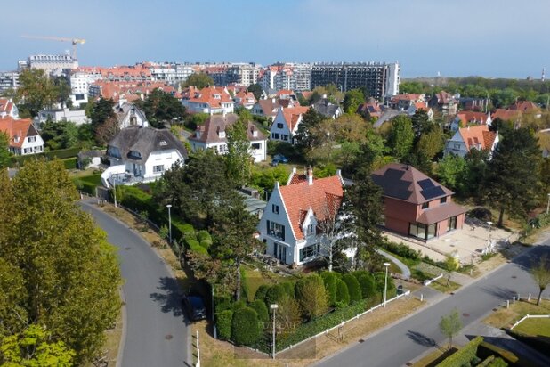 Grote villa met zwembad op 1533m² in de Simli-wijk.
