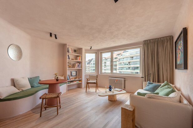 Karaktervol gerenoveerd appartement met zeezicht aan het Driehoeksplein