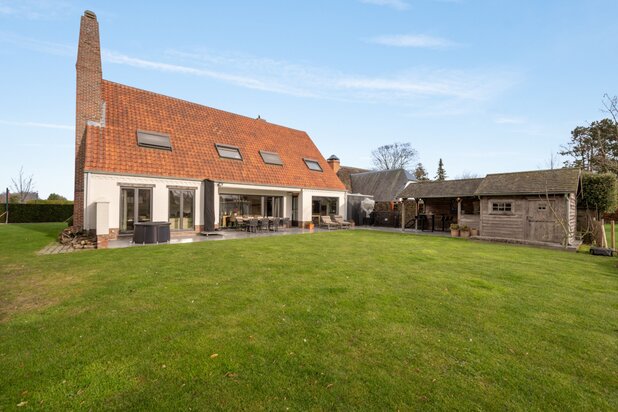 Detached villa with perfect orientation, nestled in a prime location near the center of Knokke