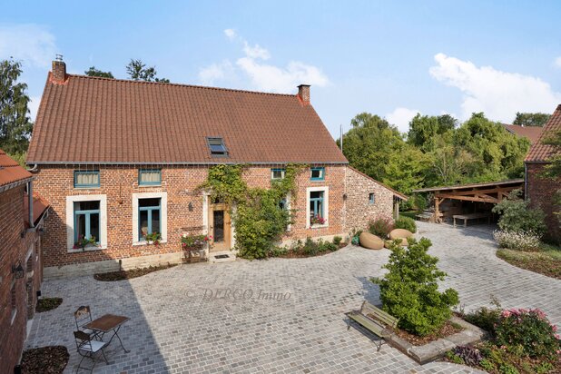 BEAUVECHAIN - on the border with BIERBEEK - HOEGAARDEN  : beautifully renovated square farmhouse with “a SOUL”