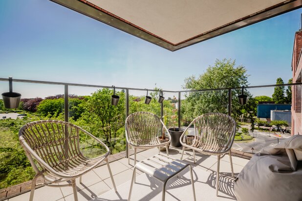 Ready-to-move-in 3-bedroom flat with terraces and parking