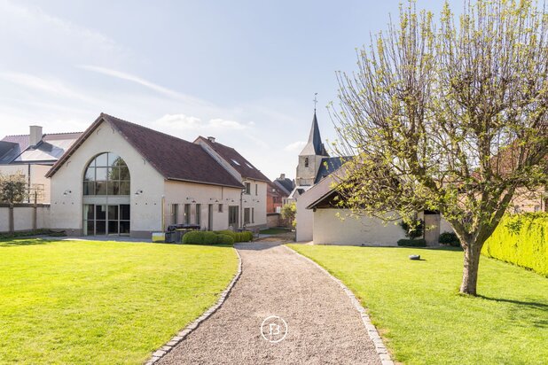 Idyllisch landhuis met ingerichte kantoorruimte