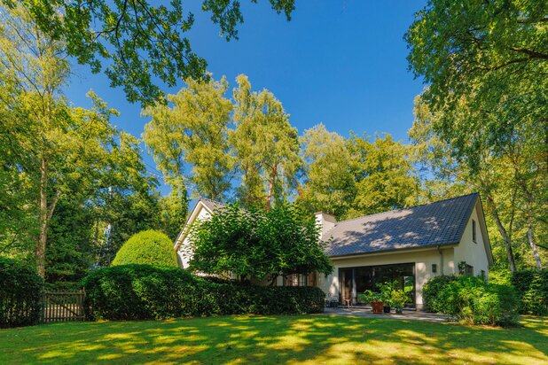 Living and working in tune with nature – villa with practice space