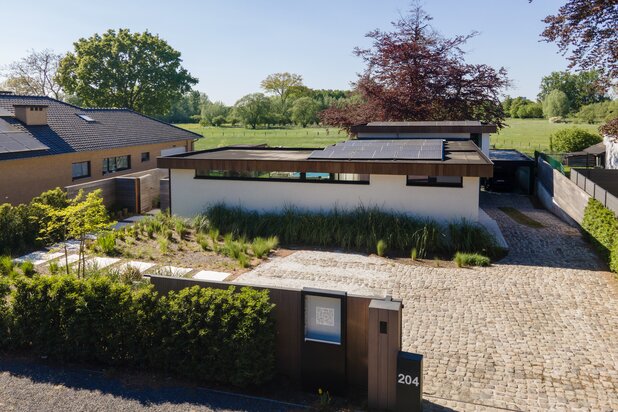 Stijlvolle villa met zwembad en praktijkruimte in Merelbeke