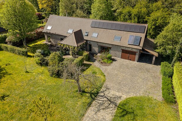 Exclusief wonen - karaktervolle villa op 3.296 m² groen