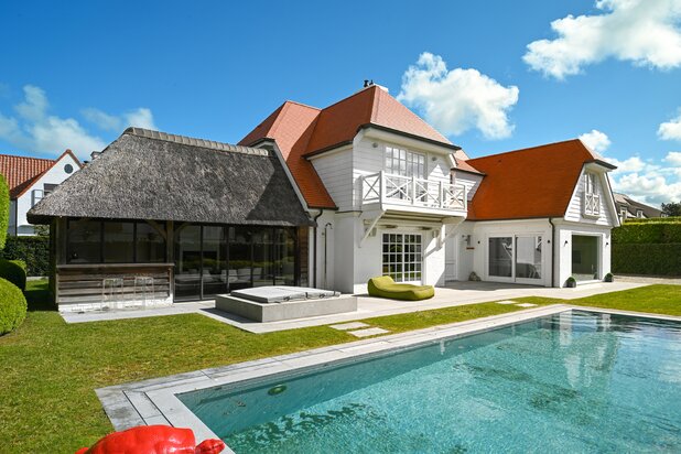 Villa d’exception avec piscine - environnement résidentiel