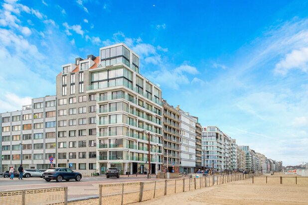 Penthouse duplex met frontaal zeezicht op de Zeedijk, Knokke