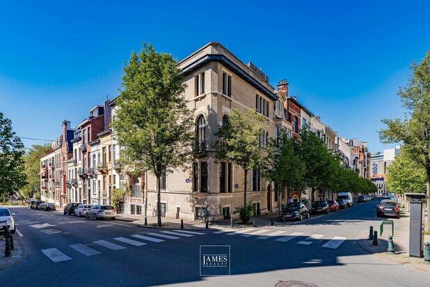 Une maison Art-Nouveau avec terrasse solarium quartier Châtelain
