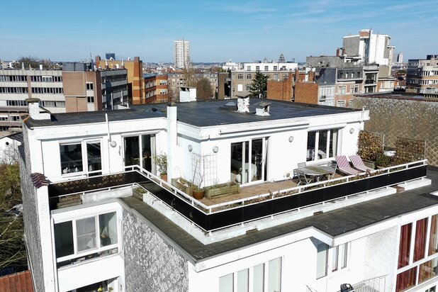 Avenue Molière: Exceptional penthouse + garage