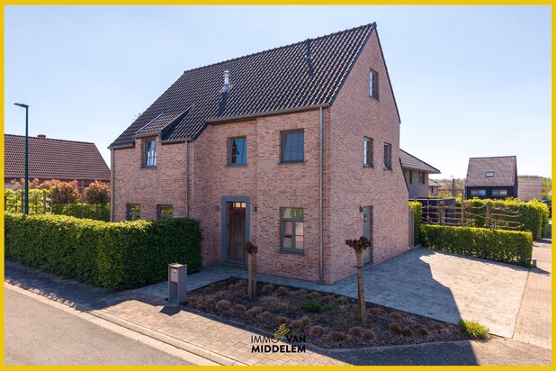 MAISON FAMILIALE HABITABLE DE SUITE AVEC 4 CH ET JARDIN