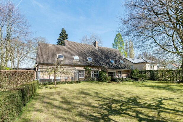 Ruime karaktervolle villa in het Lindenpark te Deurle