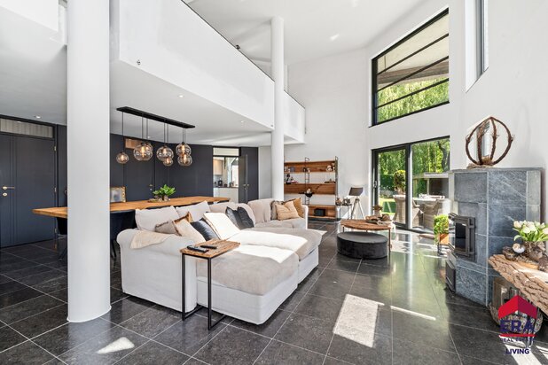 Semi-detached house 268 m², 5 bedrooms, in green surrounding
