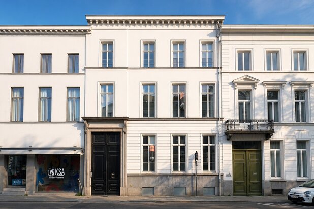 Exceptioneel en luxueus gerenoveerd 19e eeuws appartement midden in de binnenstad.