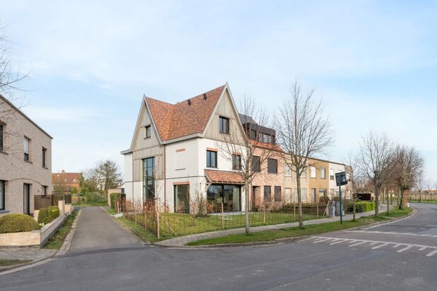 Prachtig afgewerkte hoekwoning, zeer rustig gelegen nabij het centrum