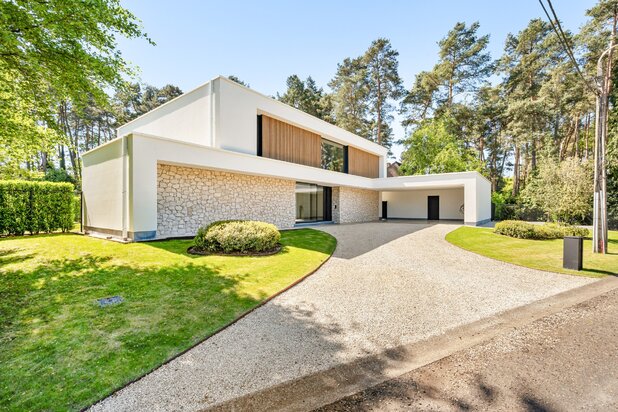 Exclusieve moderne villa in doodlopende straat te Lichtaart op perceel van +/- 1.576m²!