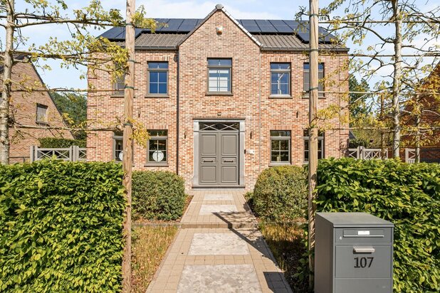 Statig en instapklaar landhuis  gelegen op een terrein van 3.638 m² te Romershoven. (Bilzen-Hoeselt)