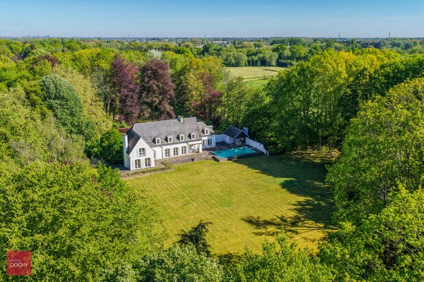 Uniek domein met ruime villa in prachtige parktuin op 2,7ha