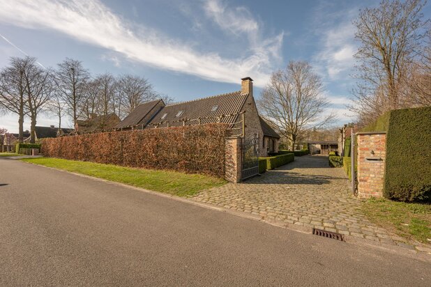 Hoogwaardig afgewerkte villa op uitstekende locatie te Varsenare