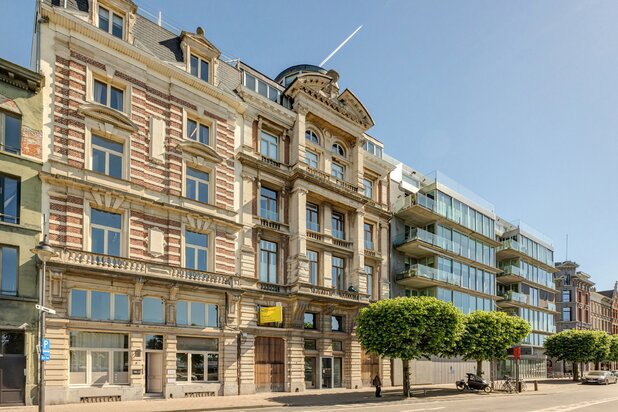 ANTWERPEN - lichtrijk appartement aan de kaaien