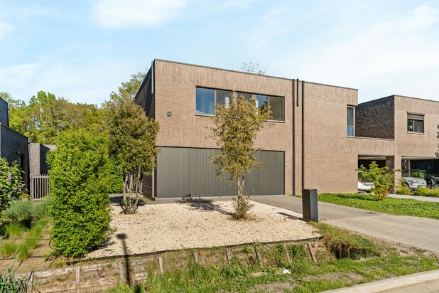 Recente HOB met 4 slpk, garage en tuin te Putte (Beerzel).