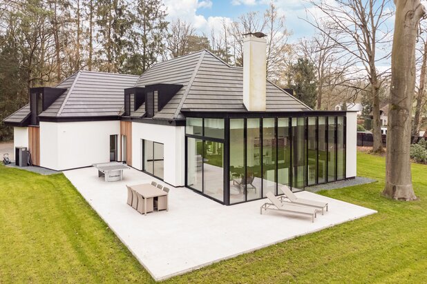 Luxueuze vernieuwbouwvilla met high-end afwerking