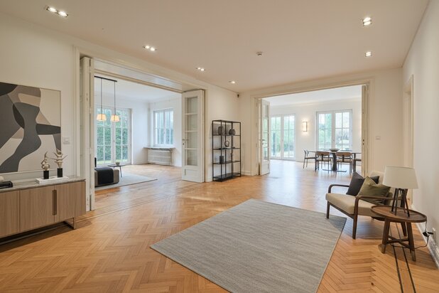 Leo Errera - Villa de 670 m² bruts, jardin & prof. libérale.