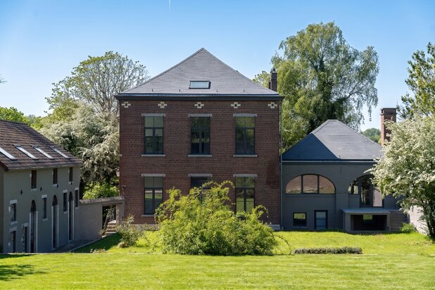 Maison de maître rénovée avec dépendance