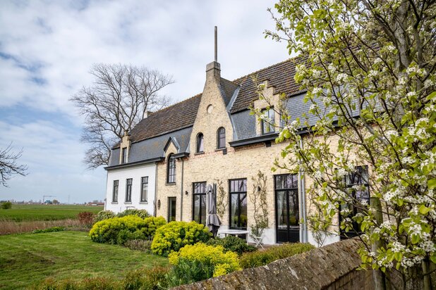 The unique historic manor farm “Groot Noordhof”, featuring 8 licensed holiday accommodations in a prime location near the sea