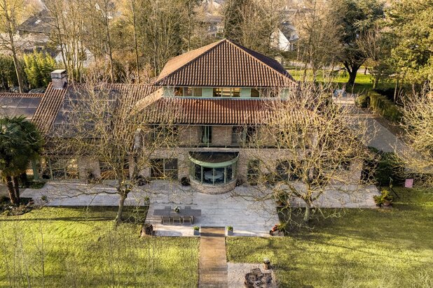 Riante villa met binnenzwembad op een uitzonderlijk domein van 6.426 m²