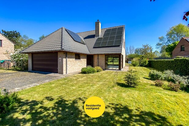 Ruime villa met 5 slaapkamers op 1082 m² te Oostduinkerke, gelegen vlakbij het natuurreservaat Hannecartbos.