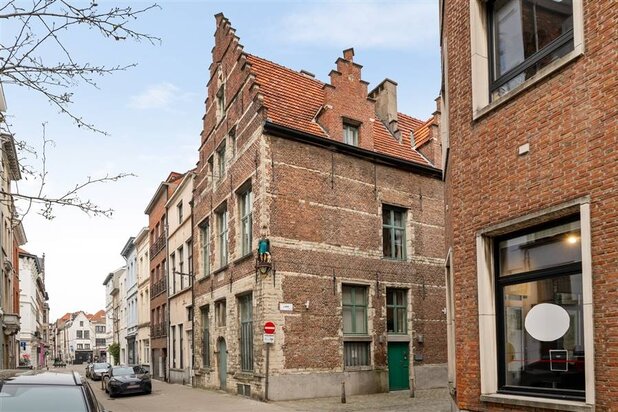 Prachtig authentiek pand dd. 16e eeuw, beschermd erfgoed.