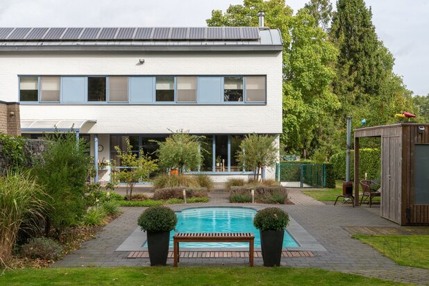 Moderne villa  met zwembad op toplocatie in Genk - instapklaar en future-proof