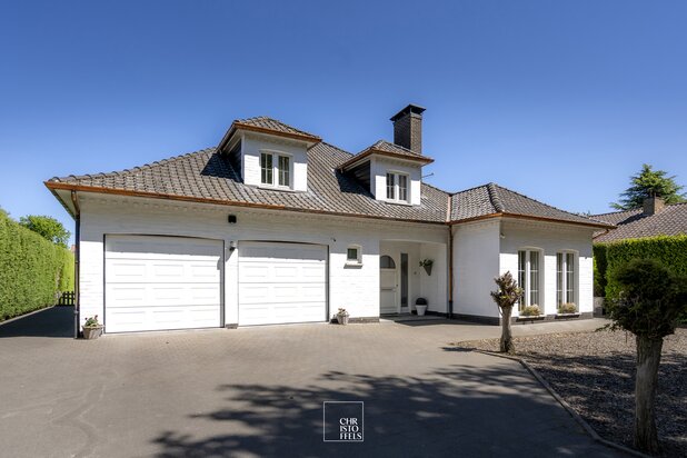 Charmante villa op een perceel van 1.136 m² in bosrijke omgeving