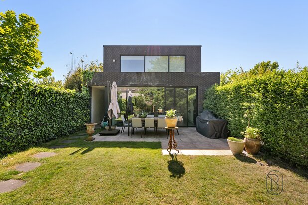 Charmant handelspand met achterliggende nieuwbouwwoning