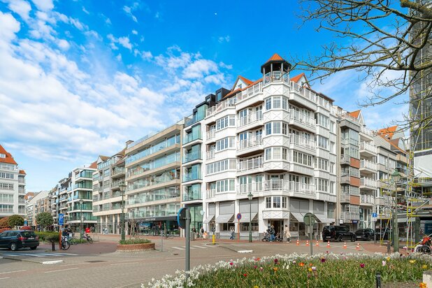 Uniek hoekappartement op een topligging, met open zicht op het Driehoeksplein.