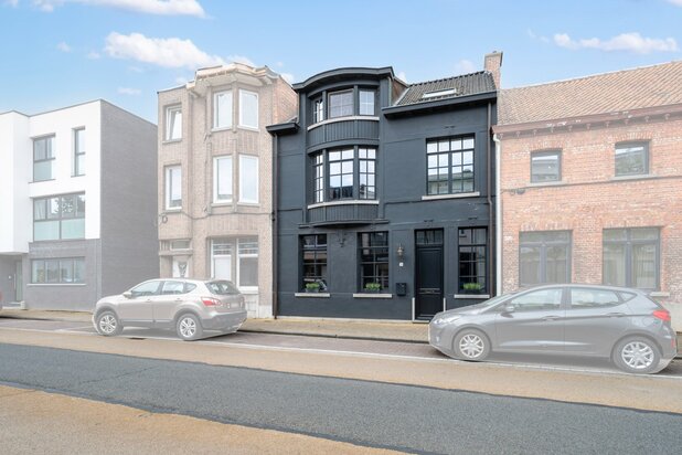 Impressionante herenwoning met een ziel op ca 870m2 in het centrum van Nieuwkerken-Waas