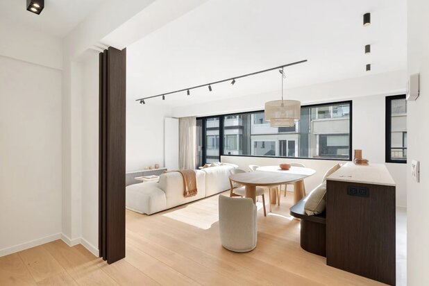 Appartement luxueusement rénové au Zoute avec vue latérale sur la mer