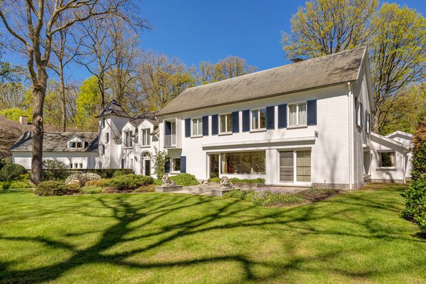 KASTEELVILLA MET BINNENZWEMBAD OP 7.233M²