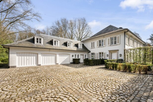 Villa met 5 slk en prachtige grond van 28.303 m² te Lier.