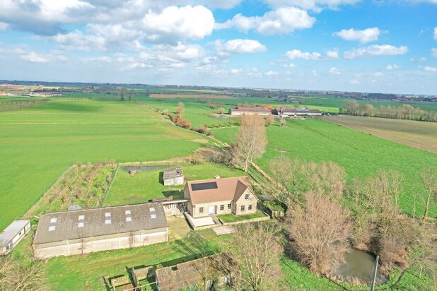 Recente open bebouwing (2019) op een perceel van maar liefst +- 8000 m²,