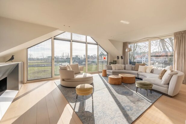 Lichtrijke bel-etage woning nabij van het Oosthoekplein in Het Zoute