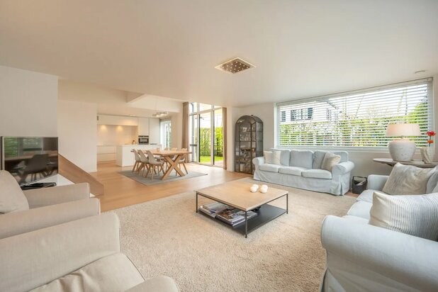 Instapklare woning met 5 slaapkamers aan de Oosthoek.