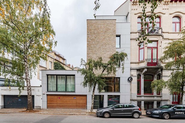 Une maison contemporaine quartier Brugmann