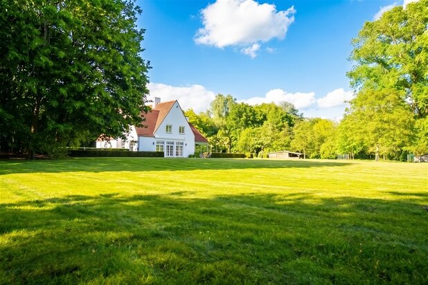 Zeldzaam landhuis op een exclusief domein van 2,4 Ha!