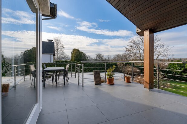 Maison 4 façades avec piscine et jardin à Aubange
