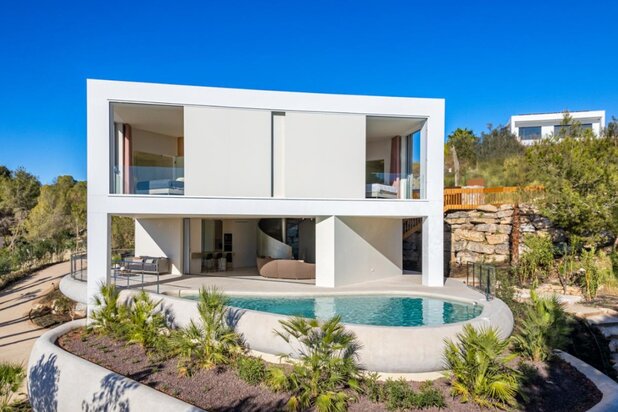 Luxe villa met garage en privézwembad in een gerenommeerd golfresort Las Colinas Golf Resort Costa Blanca Zuid Spanje