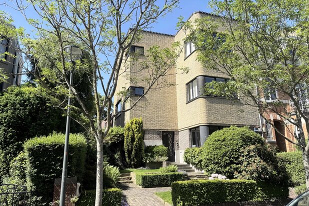 Onder BOD -Schaerbeek - Bloemenwijk - Prachtig modernistisch huis