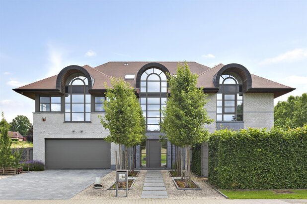 Exclusieve villa met kantoor en wellness in Bodegem
