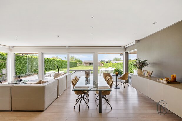 Landelijke woning met paardenboxen, weide en prachtig verzicht!